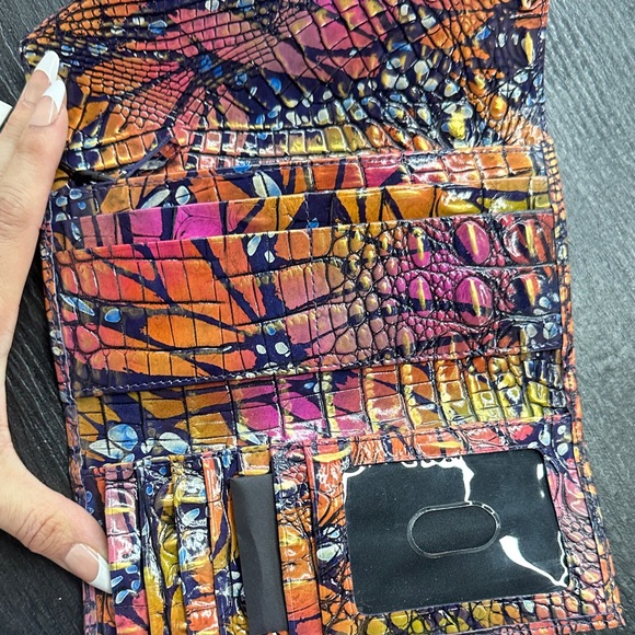 NWT Brahmin Veronica Flutter Leather Wallet - Picture 4 of 4